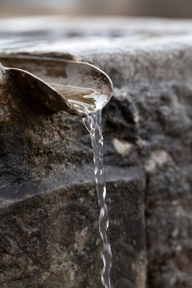 Closeup,Of,Water,Running,From,Outdoor,Wall,Faucet