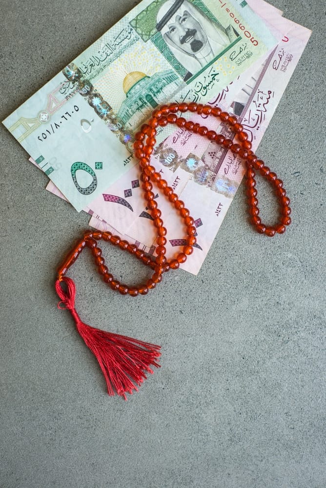 Saudi,Riyal,Currency,Notes,With,Islamic,Rosary.,Conceptual,Photo,For